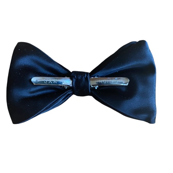 Wembley The Great American Tie Men’s Red 2 1/4" Band Bow & Black Clip Bow 2 3/4” - Picture 3 of 11